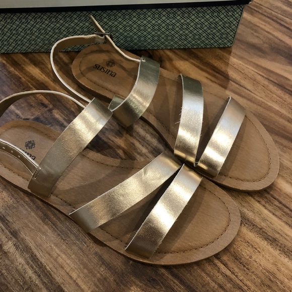 EUC Susina Faux Leather Womens Gold Sandals Size 8 - Picture 2 of 5